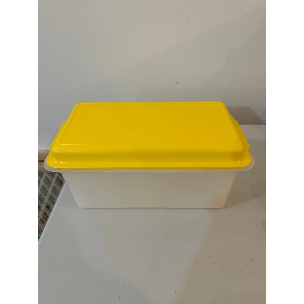 Vintage Tupperware Bread Keeper Veggie Crisper 782 Yellow Lid